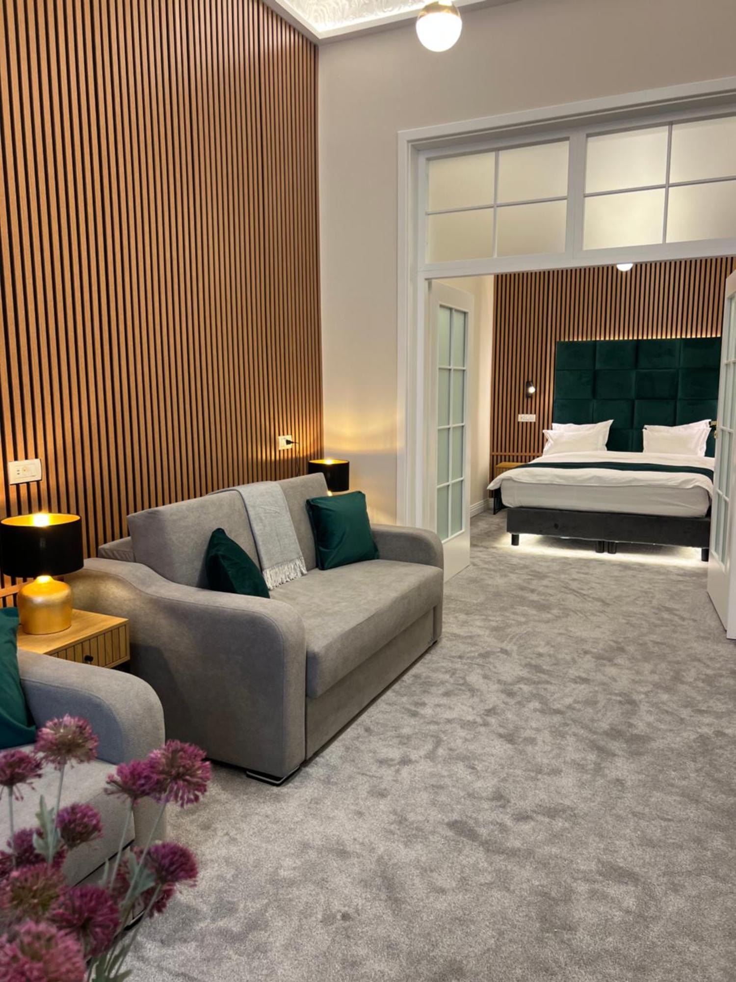 Deluxe Downtown Apartament *
