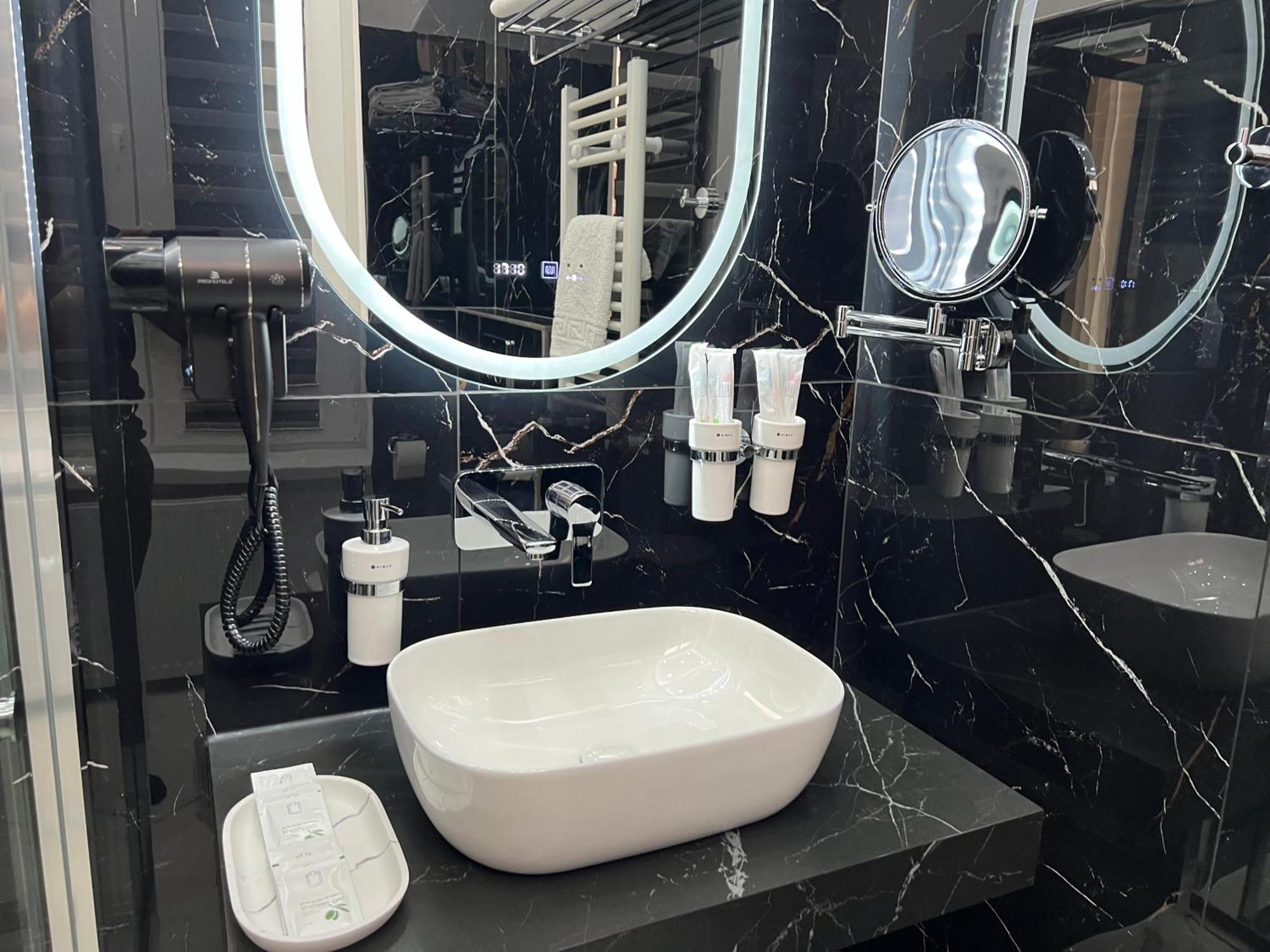 Deluxe Downtown Bucureşti